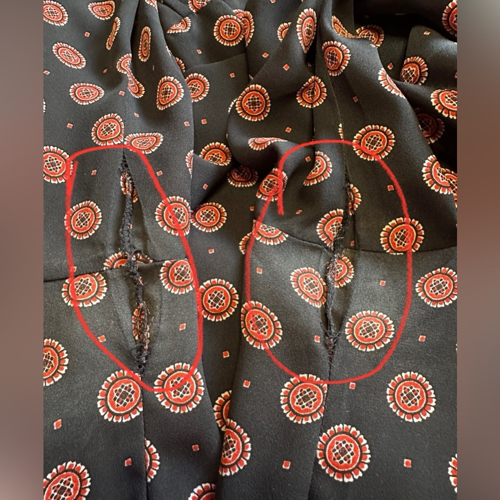 ✅ 3 for $25 - Banana Republic Navy Blue and Red Patterned Blouse with ruffle - Picture 10 of 11